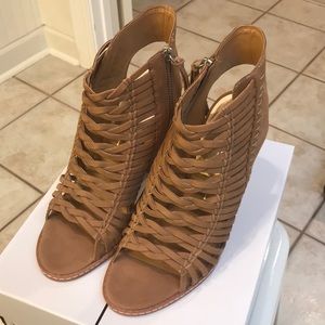 Dolce Vita size 10 Saddle Nubuck